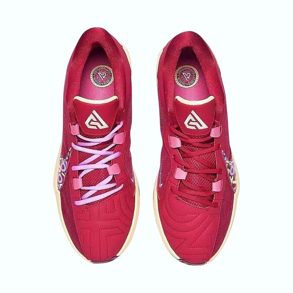 Signature Sneaker: Nike Zoom Freak 5 \